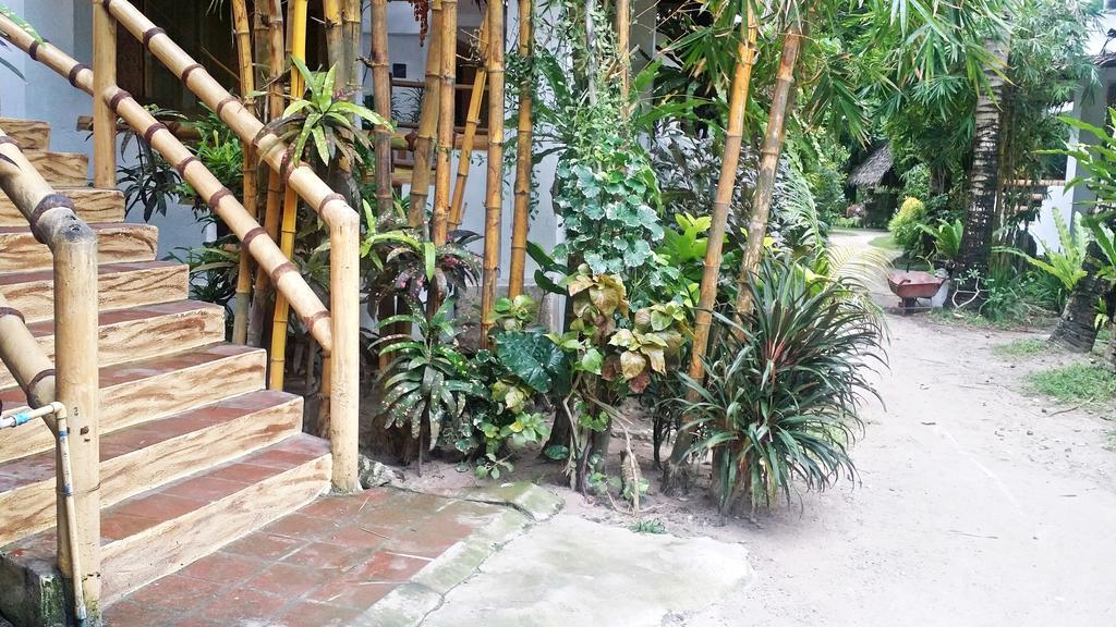 Bamboo Bungalows Resthouse Balabag  Exterior photo