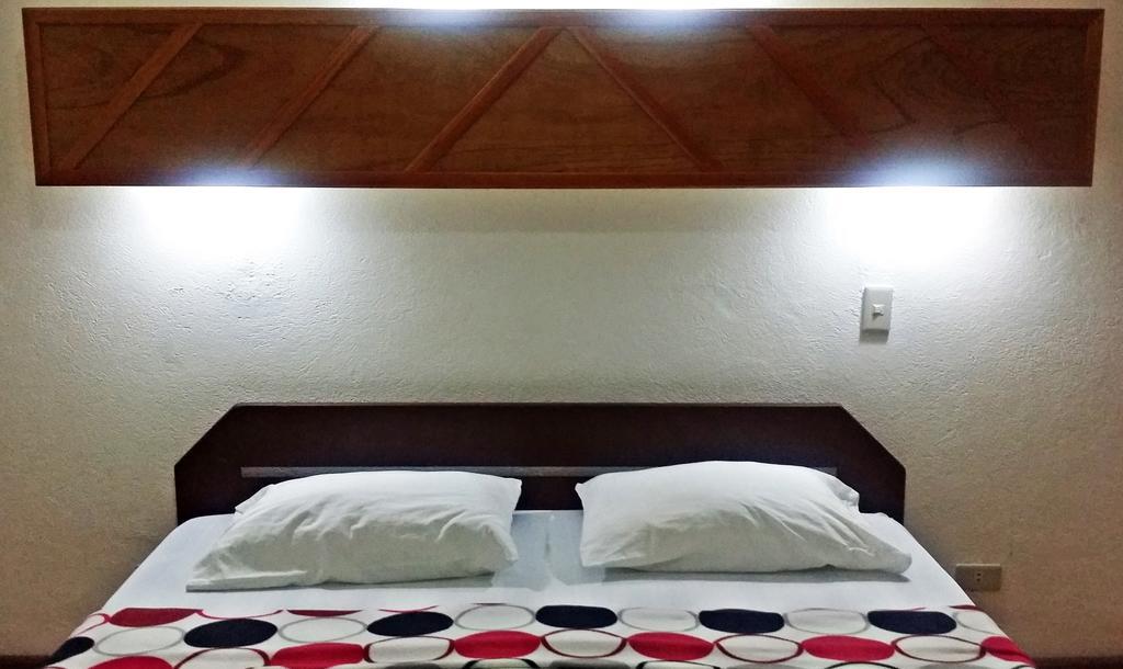 Bamboo Bungalows Resthouse Balabag  Room photo