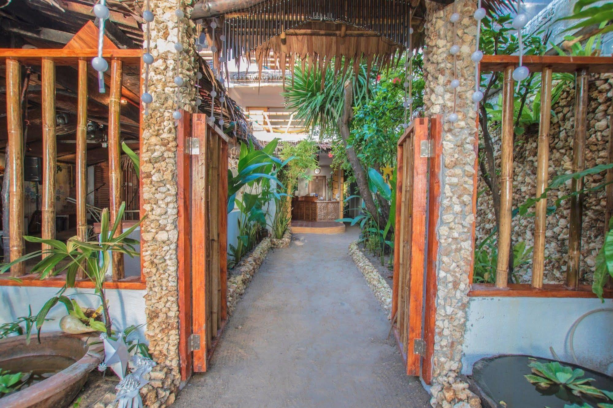 Bamboo Bungalows Resthouse Balabag  Exterior photo