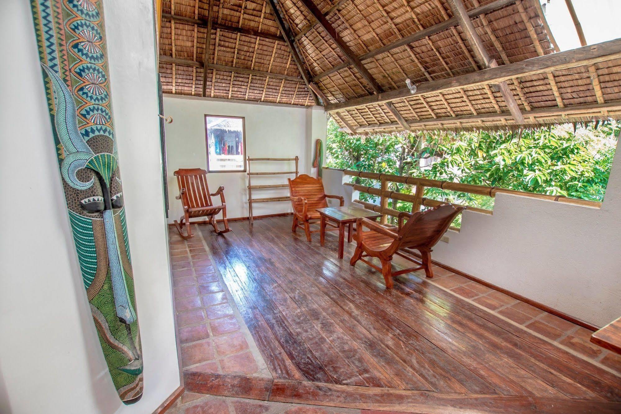 Bamboo Bungalows Resthouse Balabag  Exterior photo