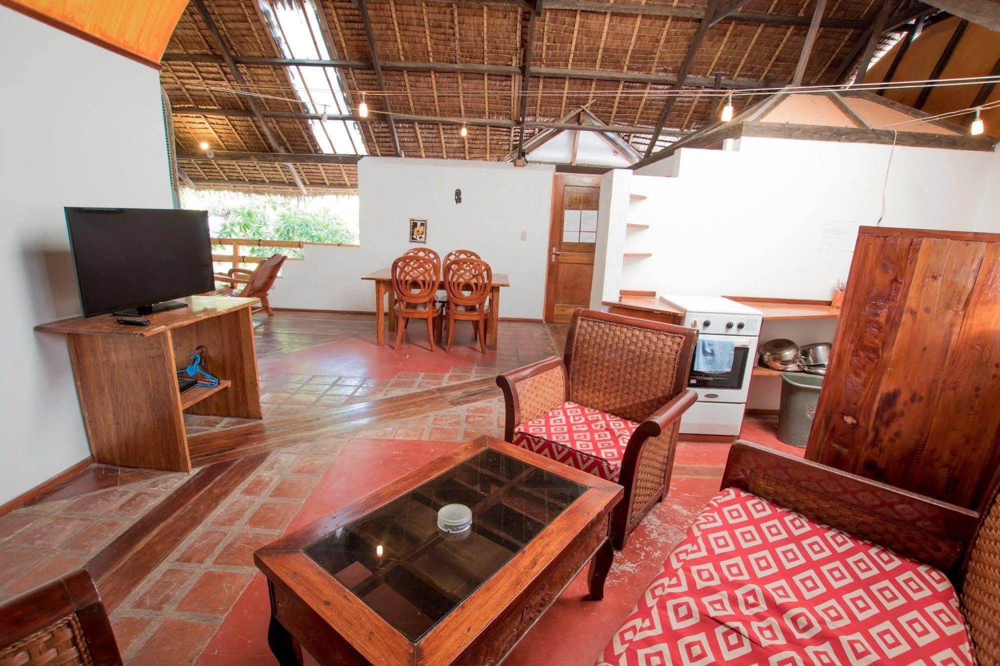 Bamboo Bungalows Resthouse Balabag  Exterior photo